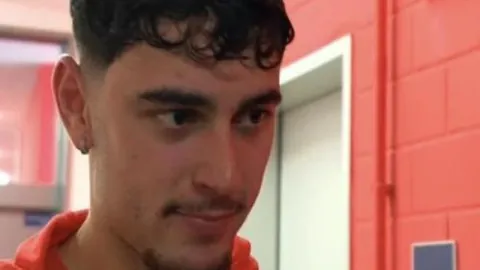 加拿大队重视阿芳伤情处理：教练与队医确保球员健康至上。